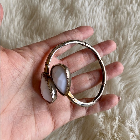 White stone cuff - Picture 3 of 3